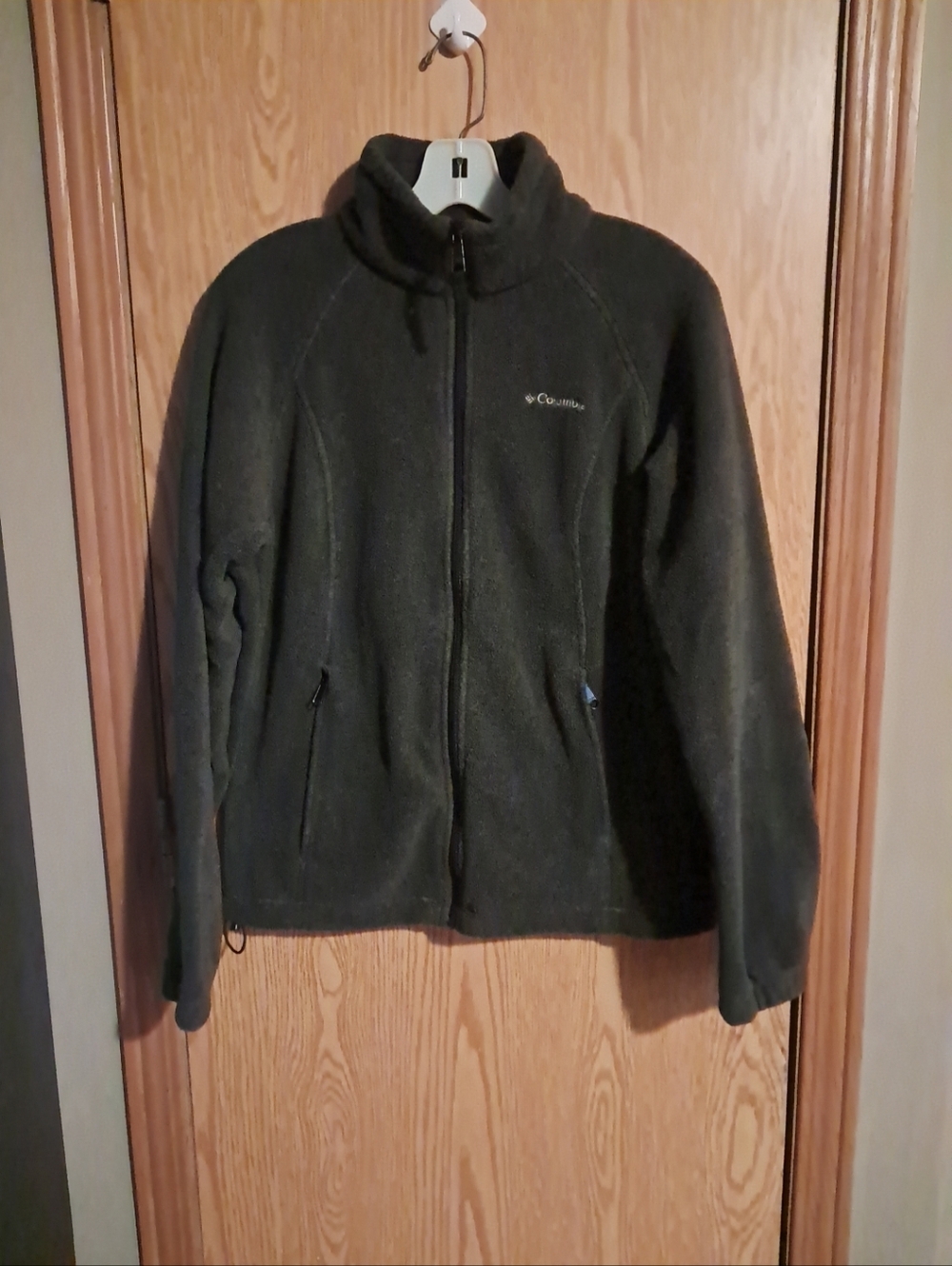 Ladies Columbia Charcoal Gray Zip Up Fleece Jacket With Pockets Sz. M Brand New